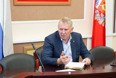 Александр Куниловский встретился с депутатами, работающими на постоянной основе